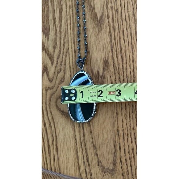 VINTAGE  BLACK & WHITE SLICED AGATE PENDANT NECKLACE RESORT WEAR SUMMER - Picture 7 of 8